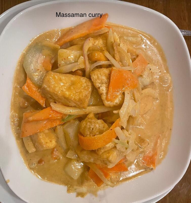 (L) Massaman Curry